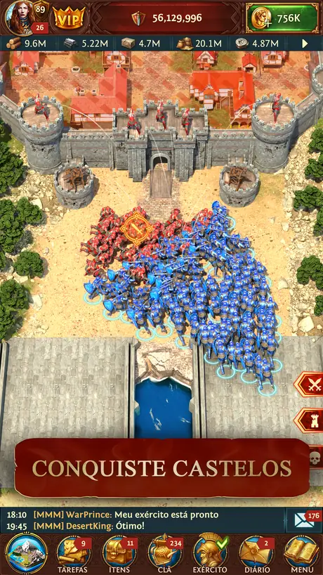 Tropas azuis e vermelhas misturadas diante das muralhas de um castelo de pedra com telhados vermelhos em Total Battle